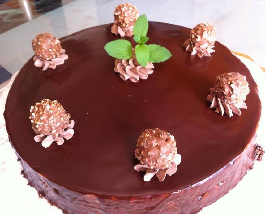 <span style="font-weight: bold;">Ferrero&nbsp;</span><br>